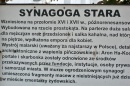 Tablica przed synagogą w Pińczowie